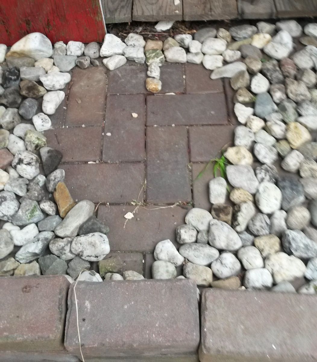 Stein-Mosaik im Garten - Individuelle Gartenkunst von Ihren Kindern