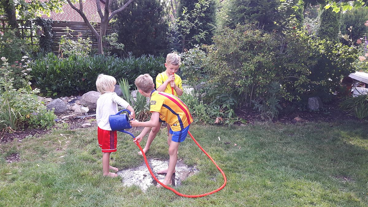 Einfache Kinderspiele für draußen Mit wenig Aufwand jede Menge Spaß